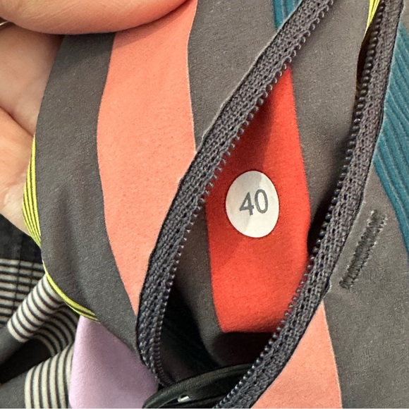 Lululemon Multicolor Stripe Hybrid Shorts Size 40 - Picture 13 of 16